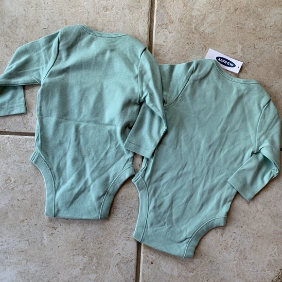 NWT Cousin Crew Long Sleeve Onesies Old Navy 3-6 Month - Picture 3 of 3